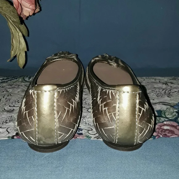 Cole Hahn Metallic Flats - Picture 6 of 8